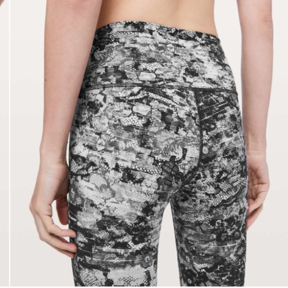 Lululemon Wunder Under High-Rise 7/8 Tight *Full-On Luxtreme 25" - Picture 5 of 15